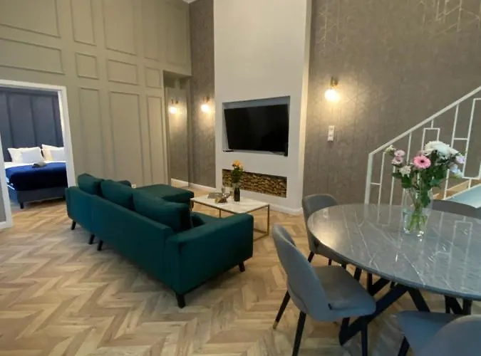 Luxury Exclusive 3 Bedroom Downtown Apartment