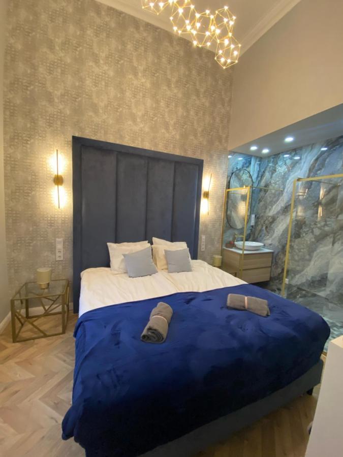 Apartment Luxury Exclusive 3 Bedroom Downtown *
