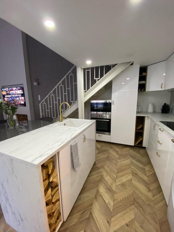 Apartment Luxury Exclusive 3 Bedroom Downtown