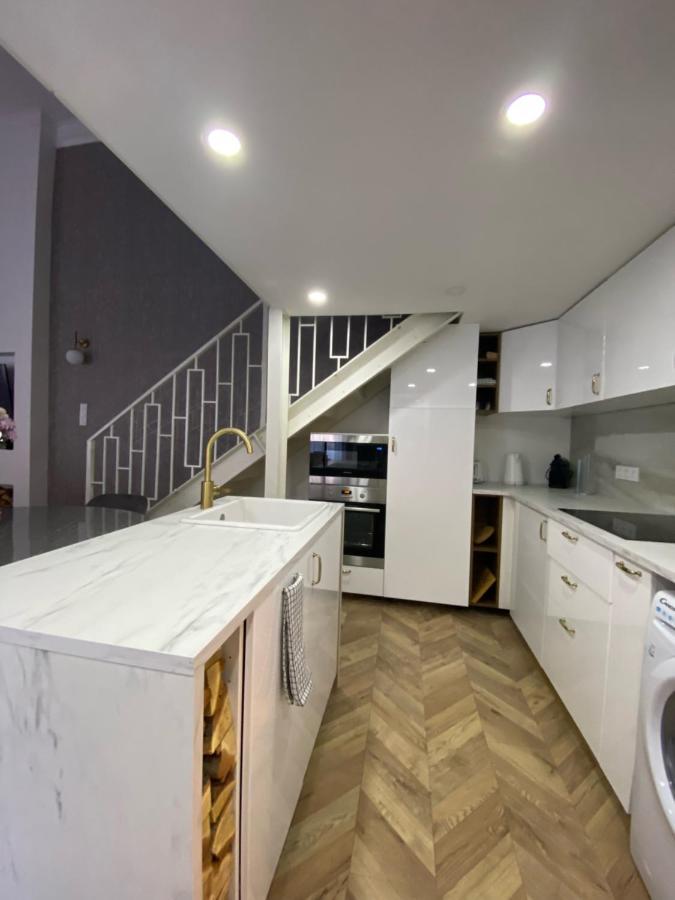 Luxury Exclusive 3 Bedroom Downtown *