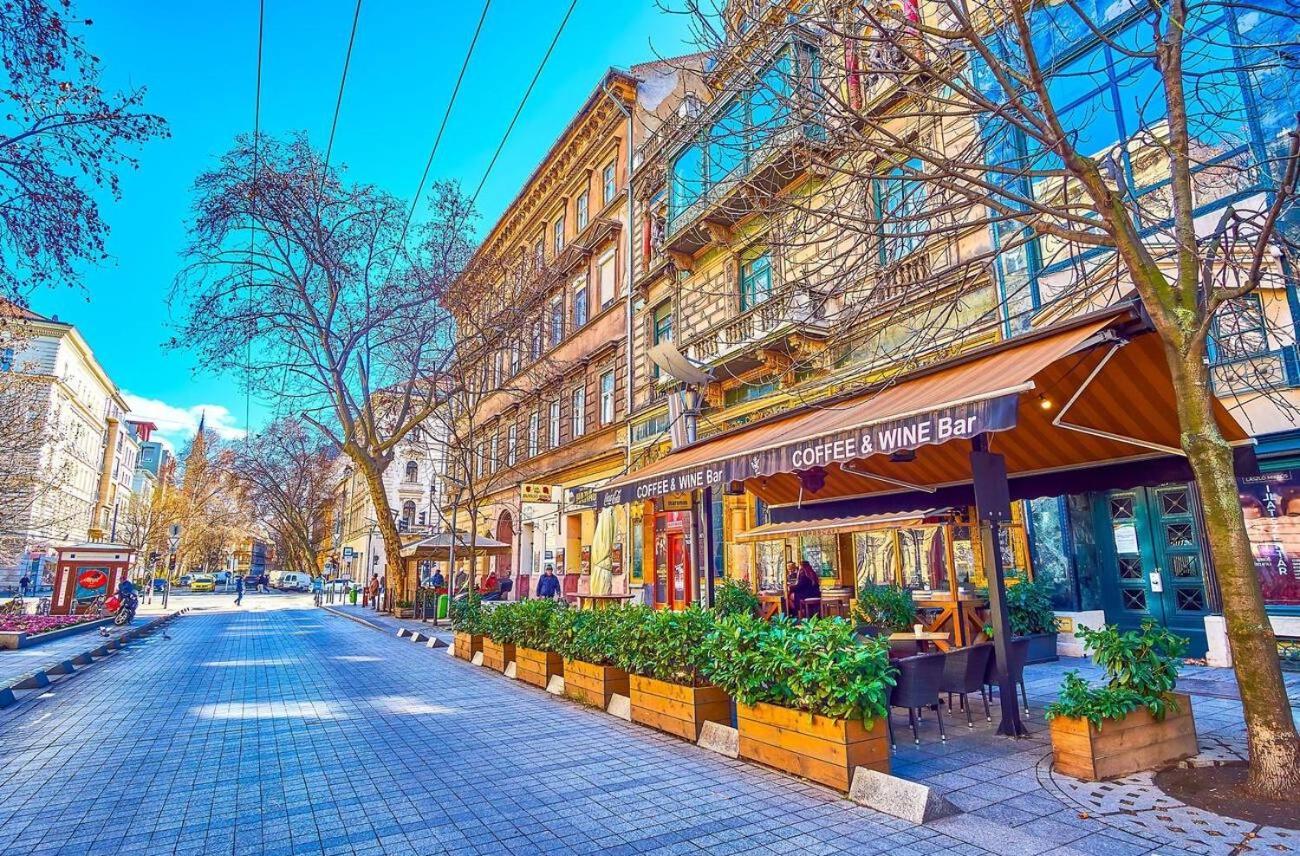 Luxury Exclusive 3 Bedroom Downtown Apartment