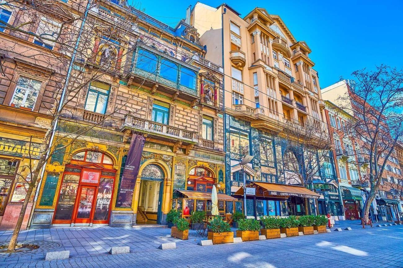 Luxury Exclusive 3 Bedroom Downtown Apartment