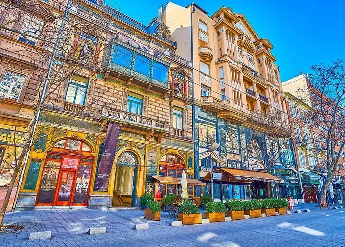 Luxury Exclusive 3 Bedroom Downtown Apartment